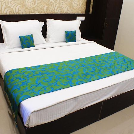 Collection O 8267 Galaxy Inn Kochi Buitenkant foto