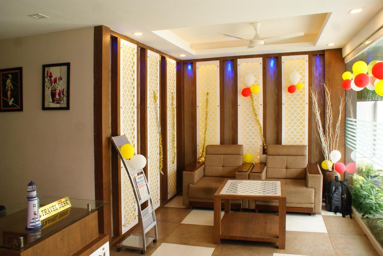 Collection O 8267 Galaxy Inn Kochi Buitenkant foto
