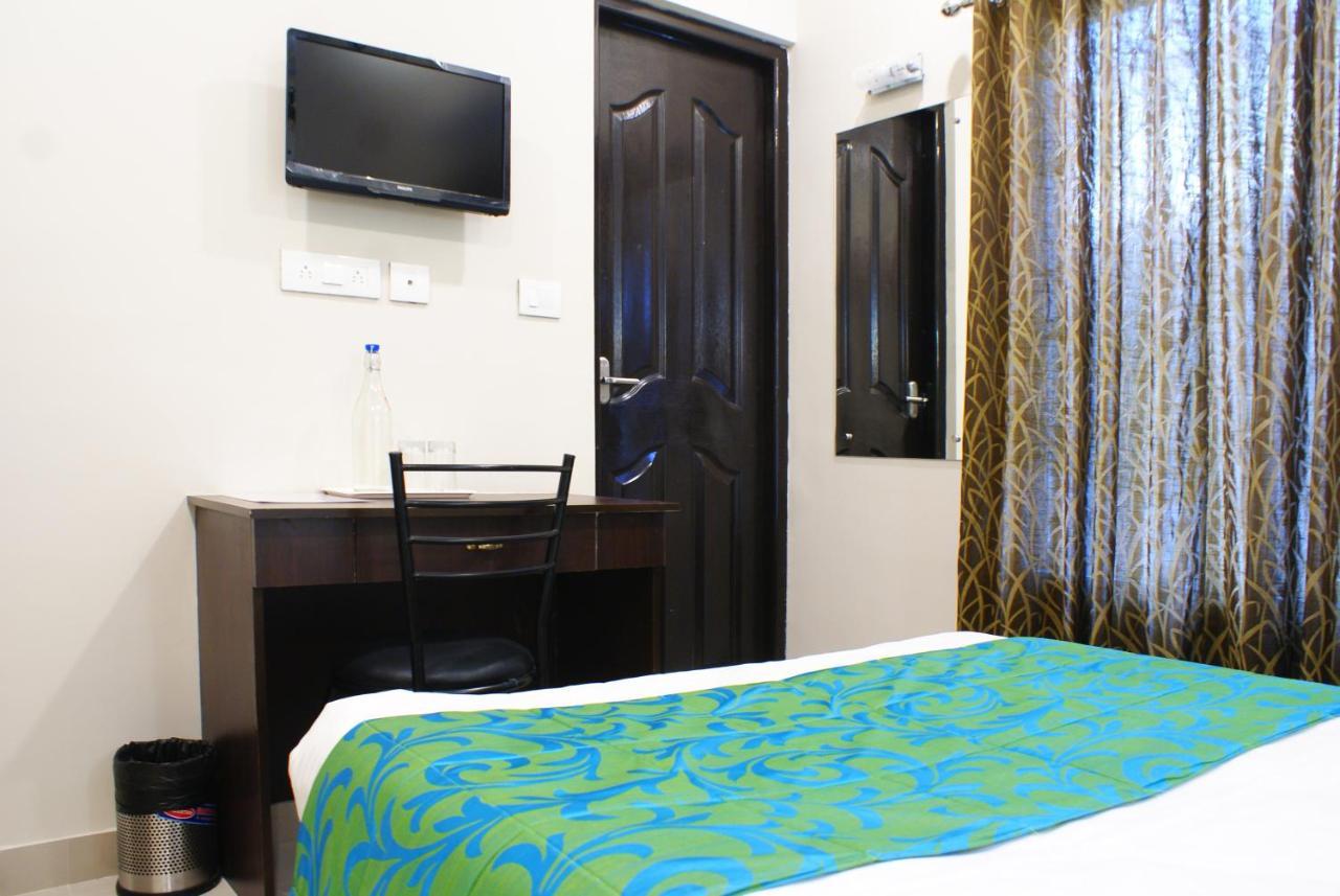 Collection O 8267 Galaxy Inn Kochi Buitenkant foto