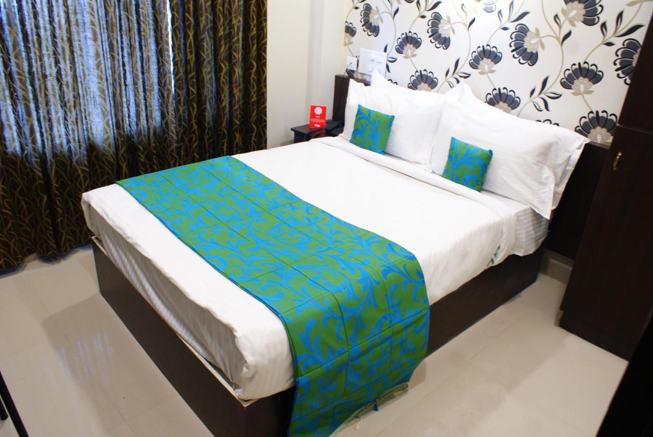 Collection O 8267 Galaxy Inn Kochi Buitenkant foto