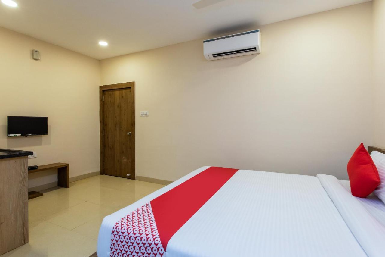 Collection O 8267 Galaxy Inn Kochi Buitenkant foto