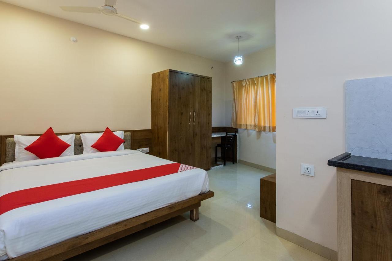 Collection O 8267 Galaxy Inn Kochi Buitenkant foto