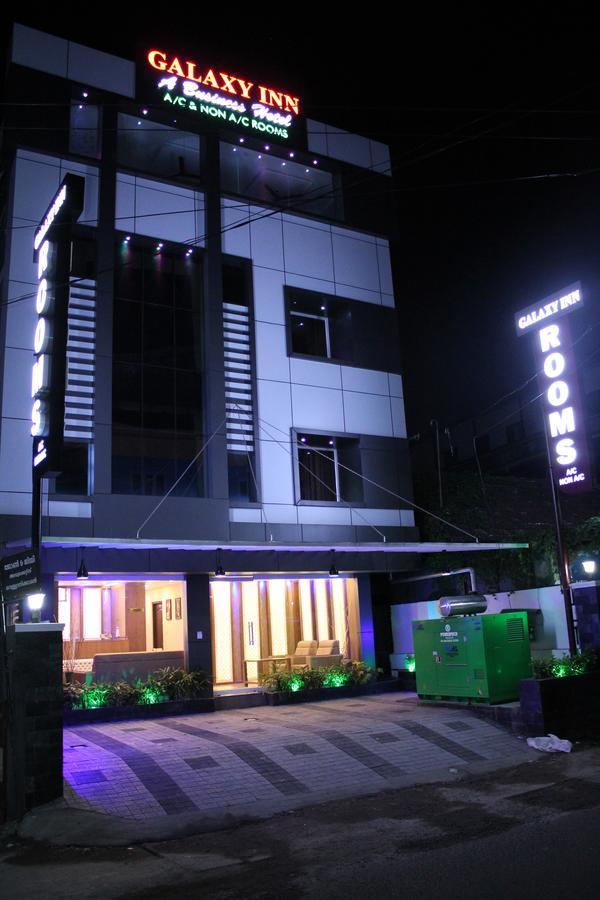 Collection O 8267 Galaxy Inn Kochi Buitenkant foto