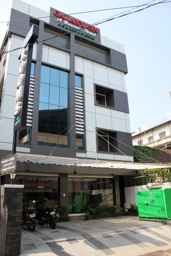 Collection O 8267 Galaxy Inn Kochi Buitenkant foto