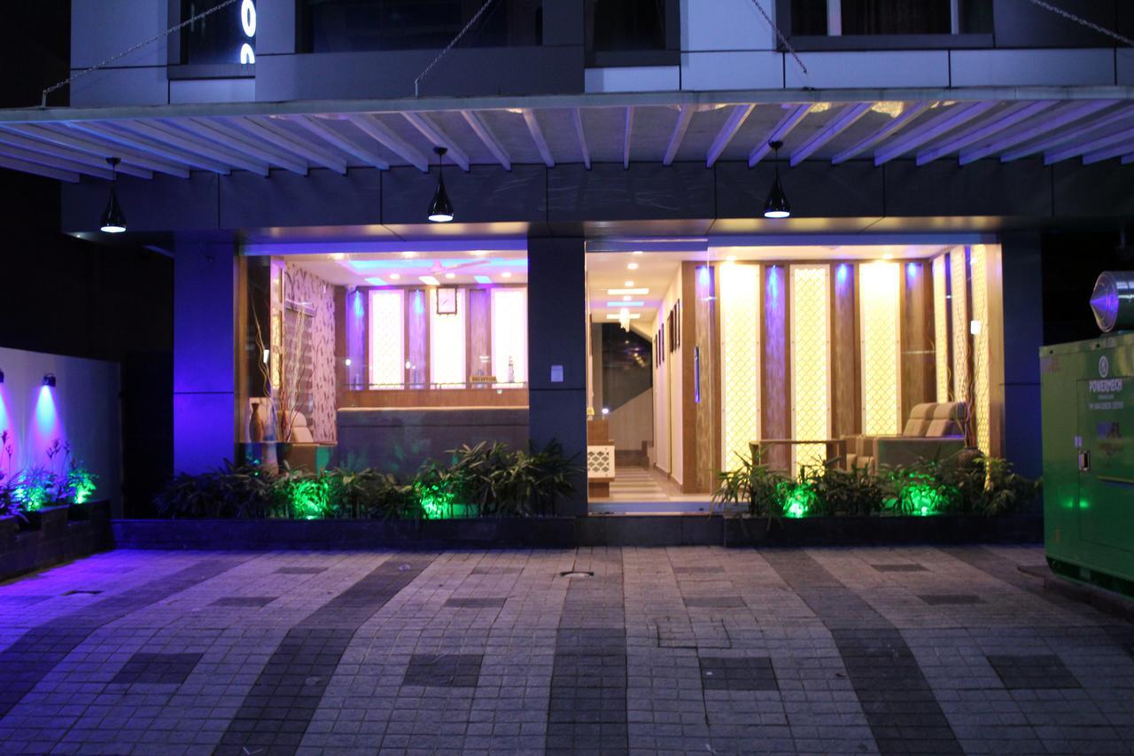 Collection O 8267 Galaxy Inn Kochi Buitenkant foto