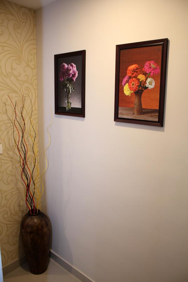 Collection O 8267 Galaxy Inn Kochi Buitenkant foto