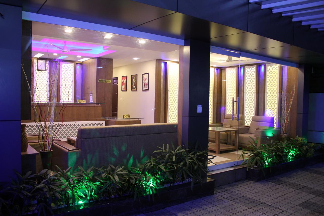 Collection O 8267 Galaxy Inn Kochi Buitenkant foto