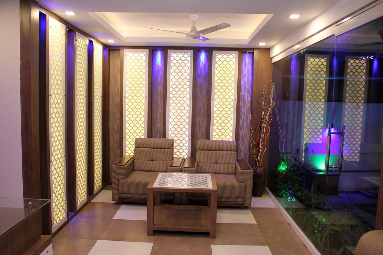 Collection O 8267 Galaxy Inn Kochi Buitenkant foto